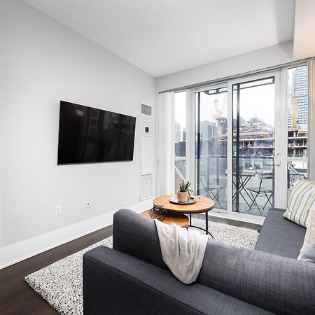Dwtn Condo Near Cn Tower! W/ Free Parking Τορόντο Εξωτερικό φωτογραφία