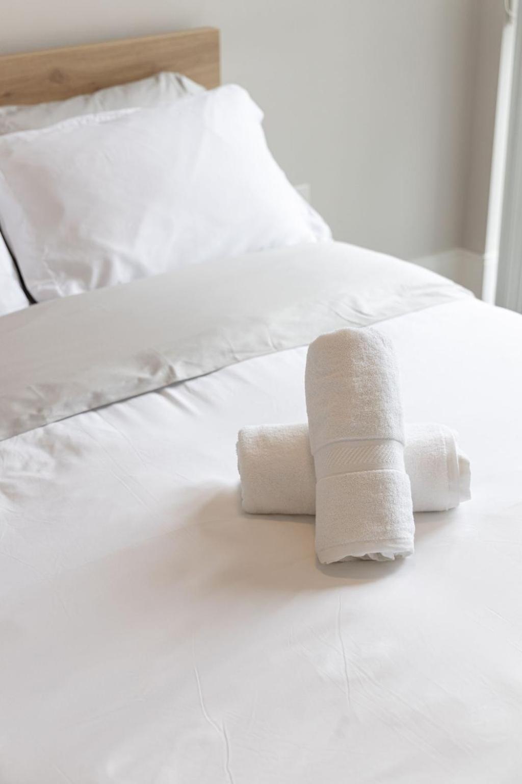 Dwtn Condo Near Cn Tower! W/ Free Parking Τορόντο Εξωτερικό φωτογραφία