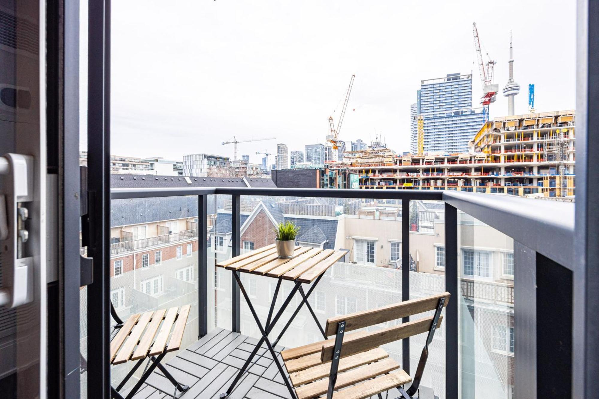 Dwtn Condo Near Cn Tower! W/ Free Parking Τορόντο Εξωτερικό φωτογραφία